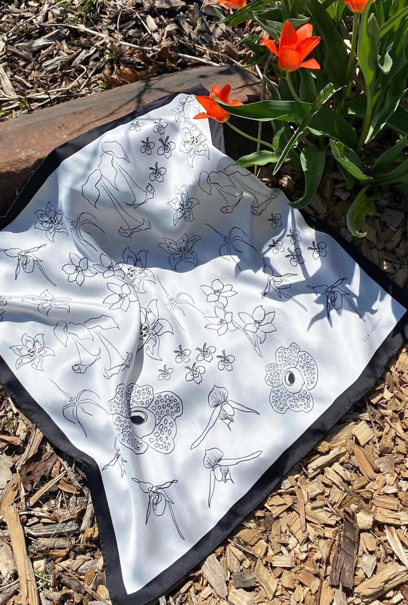 Scarf Lost Flowers Black & White - Image 3